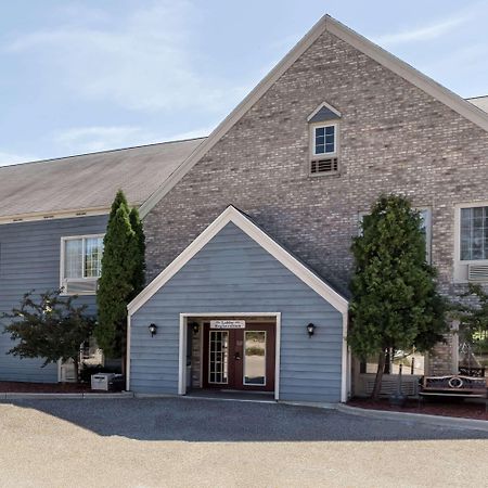 Отель Baymont By Wyndham Mequon Milwaukee Area Экстерьер фото