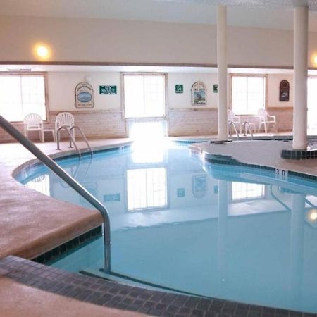 Отель Baymont By Wyndham Mequon Milwaukee Area Экстерьер фото