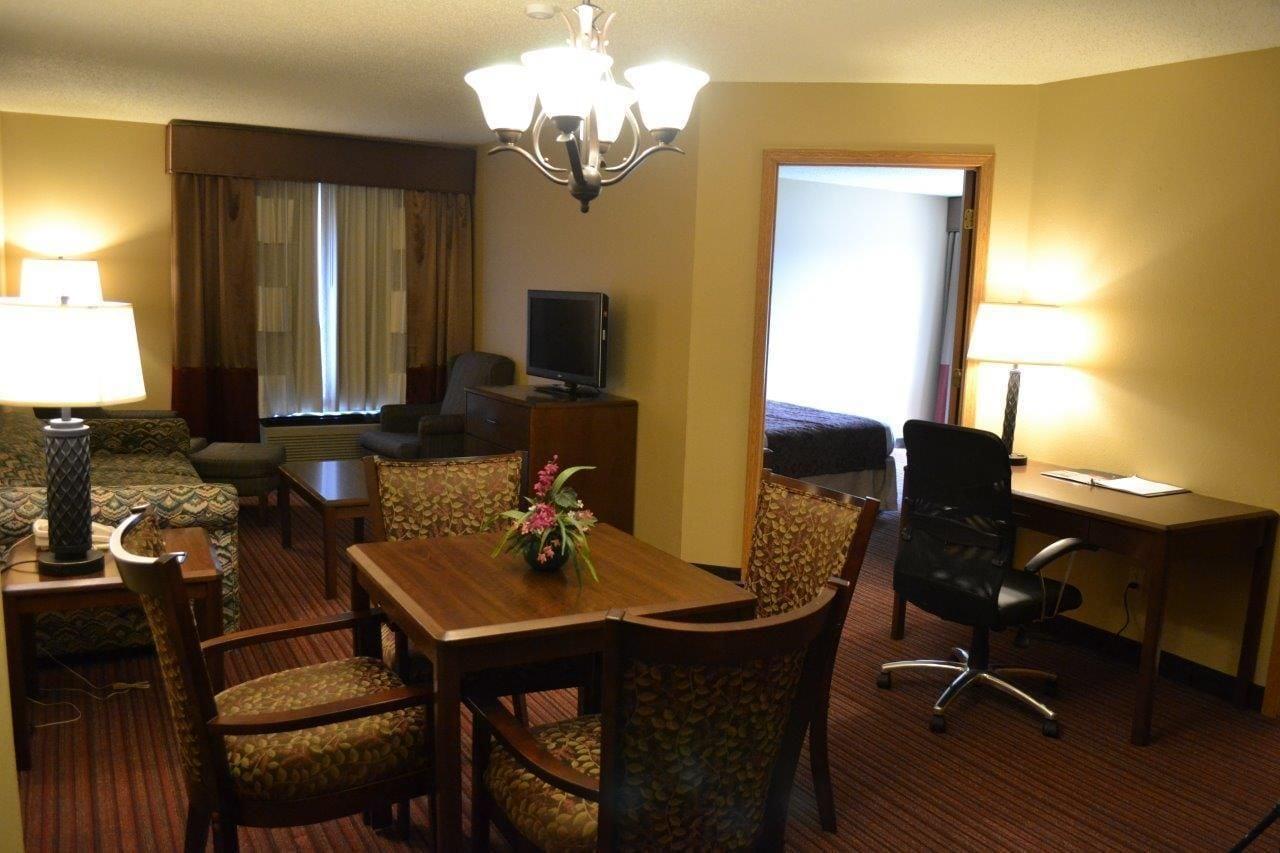 Отель Baymont By Wyndham Mequon Milwaukee Area Экстерьер фото