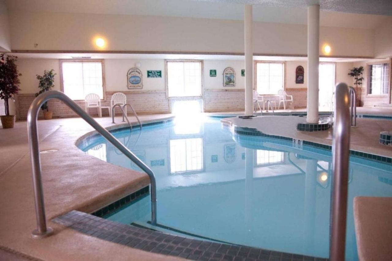 Отель Baymont By Wyndham Mequon Milwaukee Area Экстерьер фото