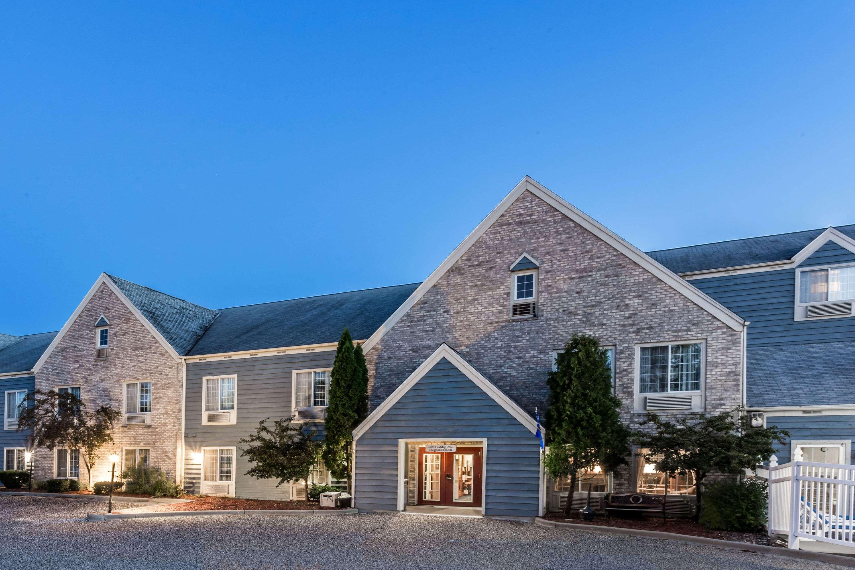 Отель Baymont By Wyndham Mequon Milwaukee Area Экстерьер фото