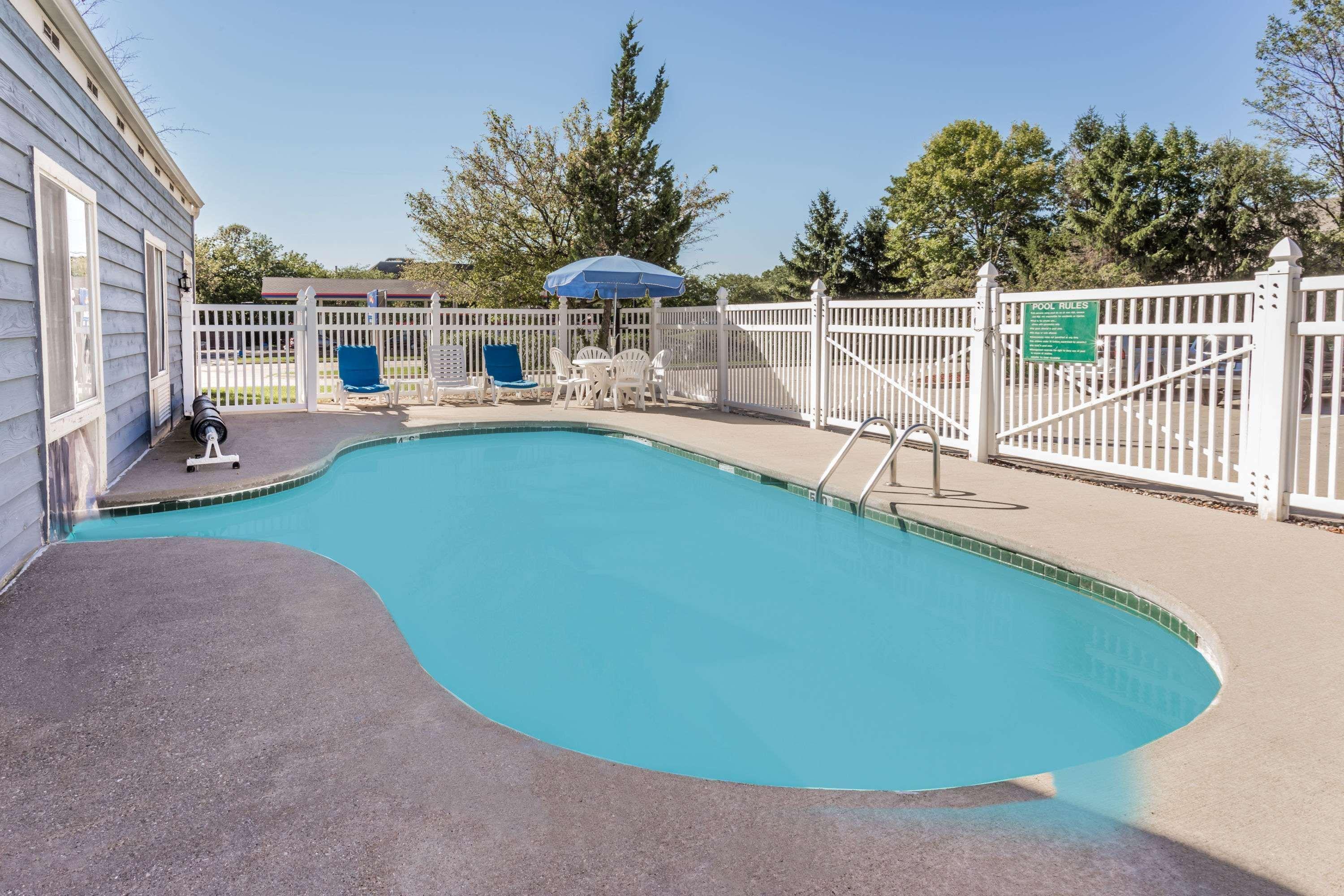 Отель Baymont By Wyndham Mequon Milwaukee Area Экстерьер фото