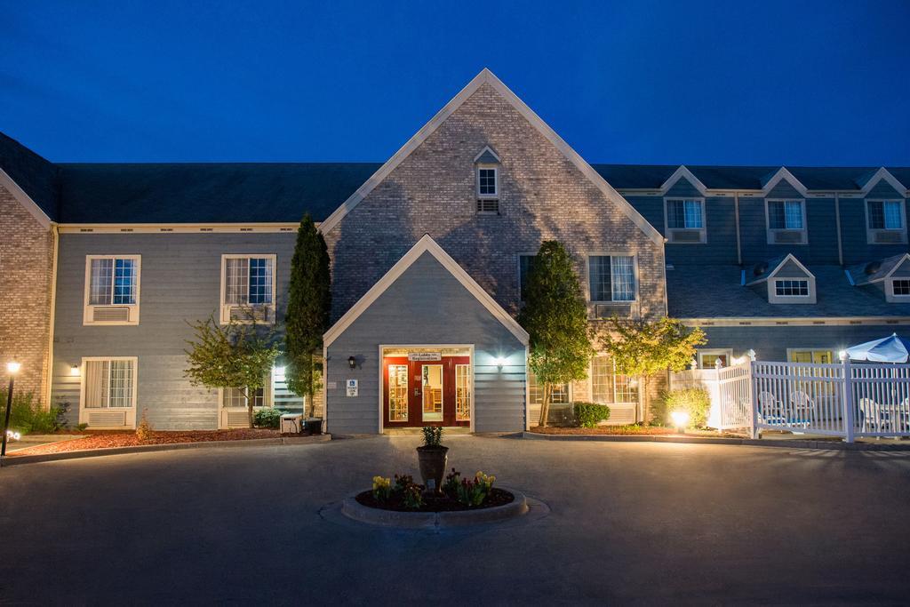 Отель Baymont By Wyndham Mequon Milwaukee Area Экстерьер фото